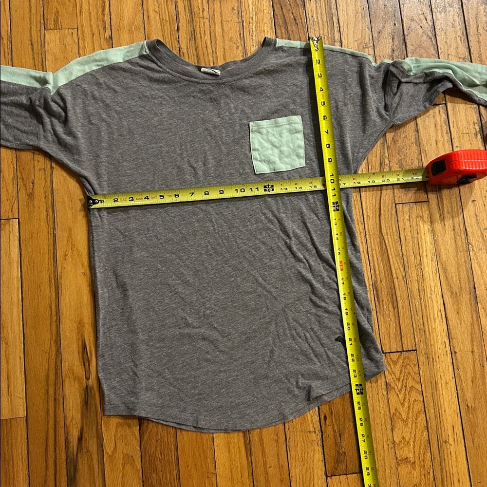 PINK Oversized Gray Top - Women’s Size X-Small - Picture 6 of 6